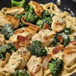 Creamy Garlic Butter Chicken Alfredo with Spinach, Bacon & Broccoli: Weeknight Comfort in One Pan
