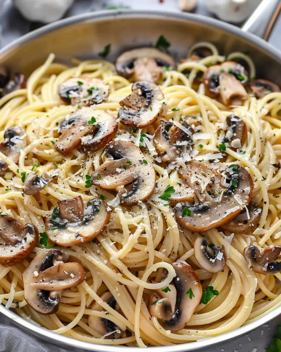 Mushroom and Garlic Spaghetti Dinner: Easy Comfort Food Delight